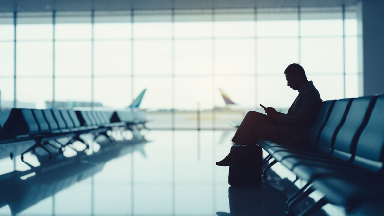 等五一机票跳水的打工人,已经绝望了